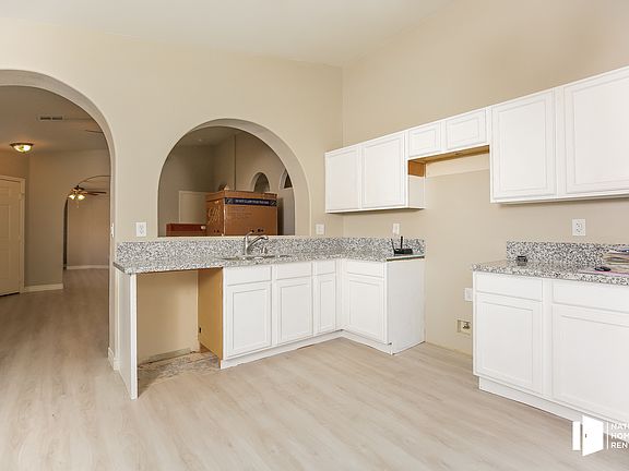 3rd image of 9653 Giddings Ave