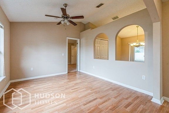 3rd image of 913 Derbyshire Dr