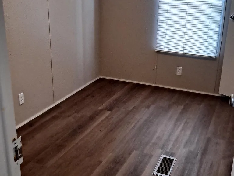2000 S Burleson Blvd #14 — Photo 7