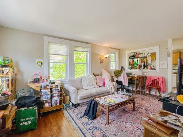 21 Town Hill St, Quincy, MA