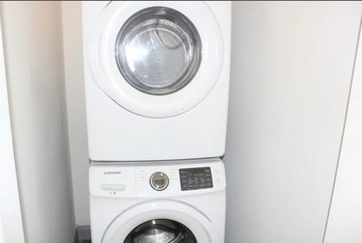 3 bed, 1200 sqft, $1,950 — Photo 2