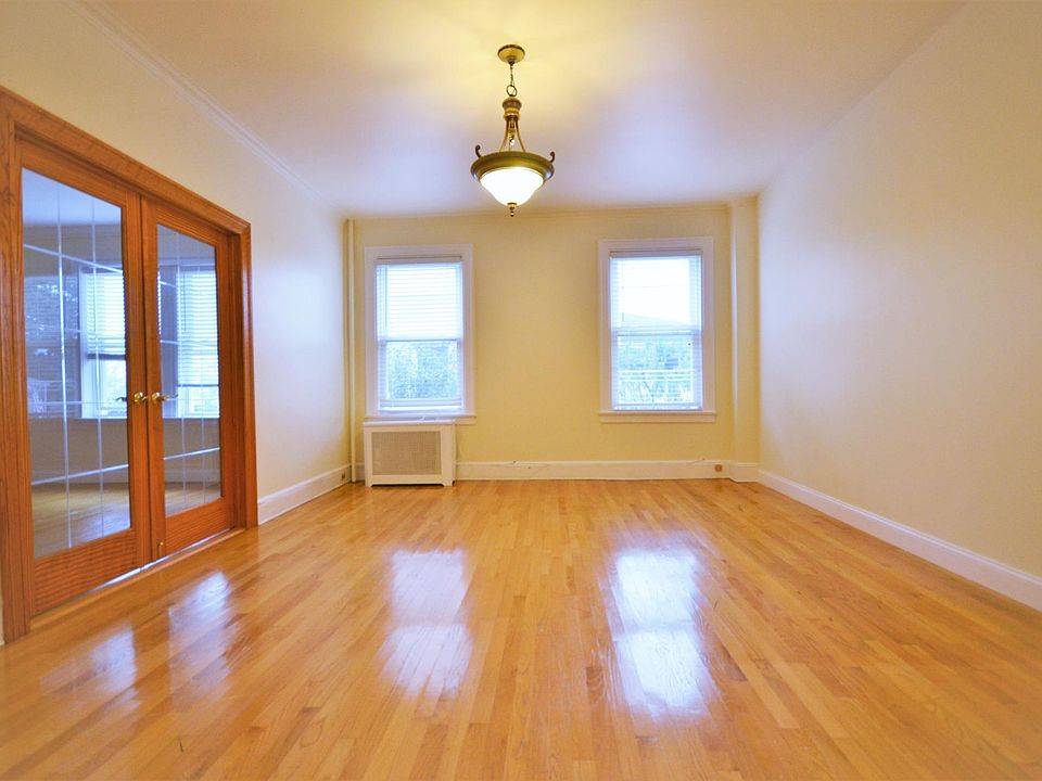 1st image of 1024 Clarence Ave APT 1