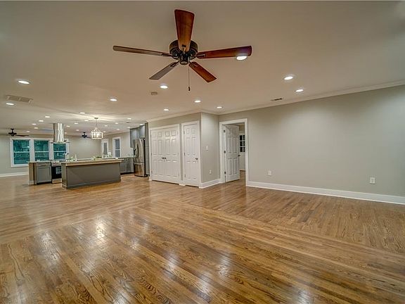 4th image of 2303 Sheryl Dr