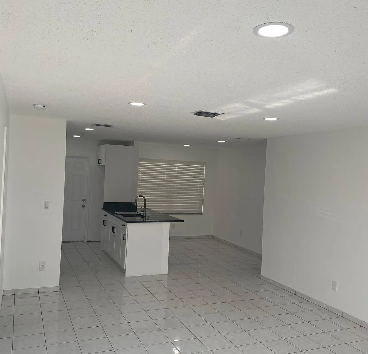Property For Rent — Photo 3