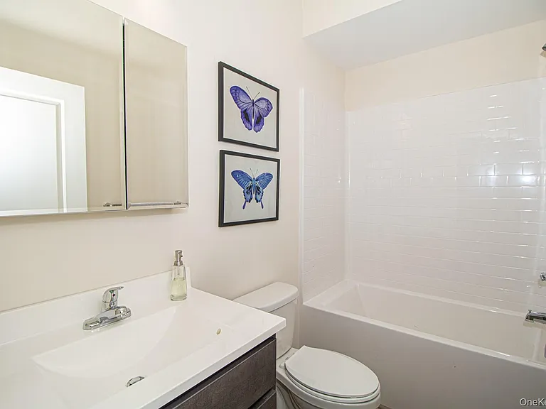 208 Ashley Ct — Photo 23