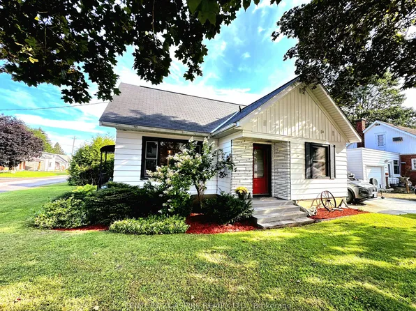 621 Bruham Ave, Laurentian Valley, ON K8A 4Z6
