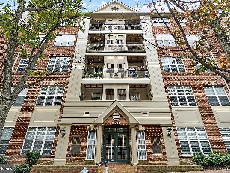 1st image of 2310 14th St N APT 402