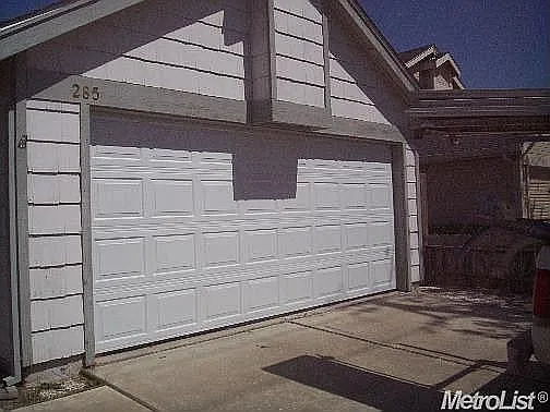 285 W Clover Rd — Photo 2