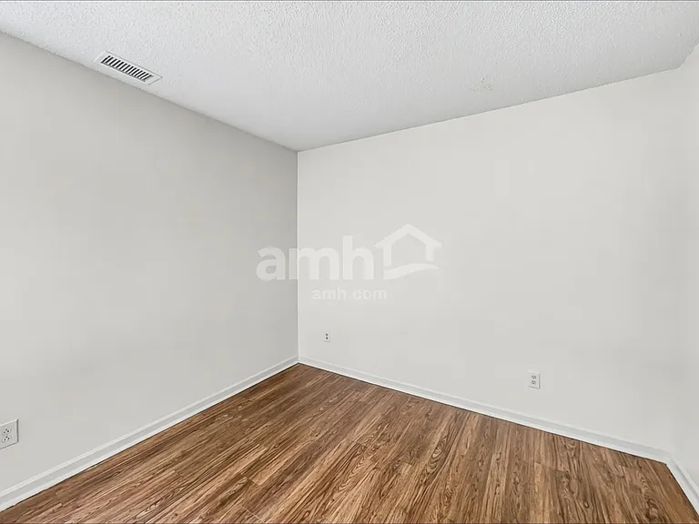 10921 Gardenia St — Photo 15