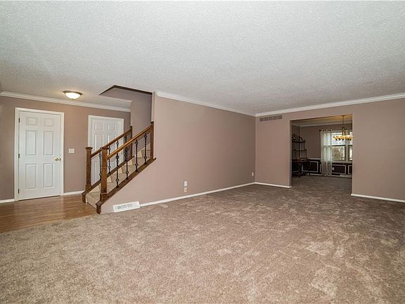 3rd image of 4807 Carlow Cir