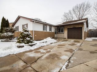 8818 W 91st Pl, Hickory Hills, IL