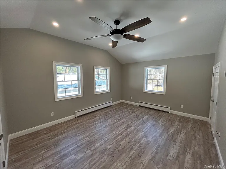 135 Gale Rd #UPSTAIRS — Photo 10