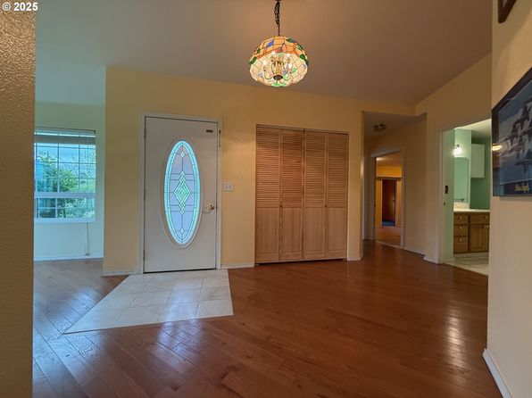 205 Fair Oaks Rd, Oakland, OR 97462