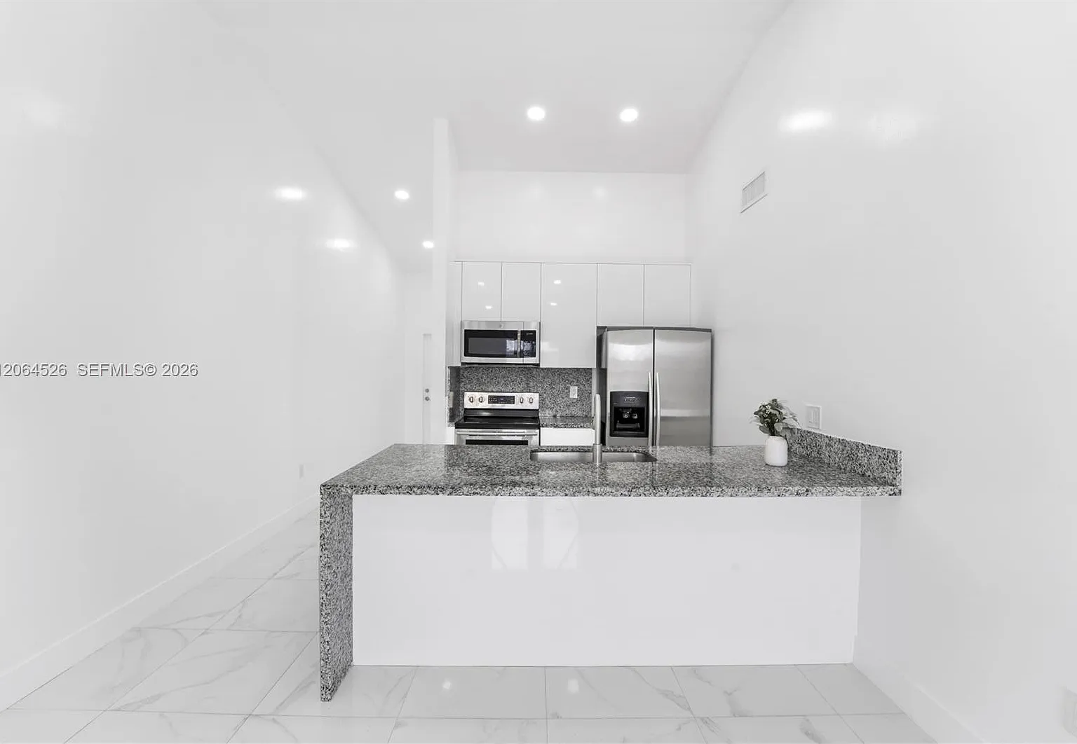 3 bed, 1093 sqft, $3,000 — Photo 1