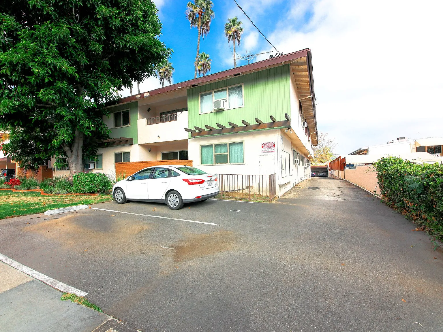 Marina Oaks — Photo 3
