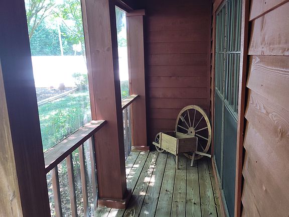 4th image of 330 McClain Dr