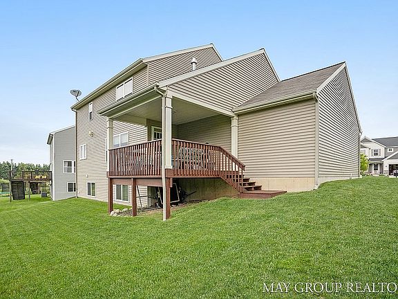 2nd image of 637 Highlander Dr NE