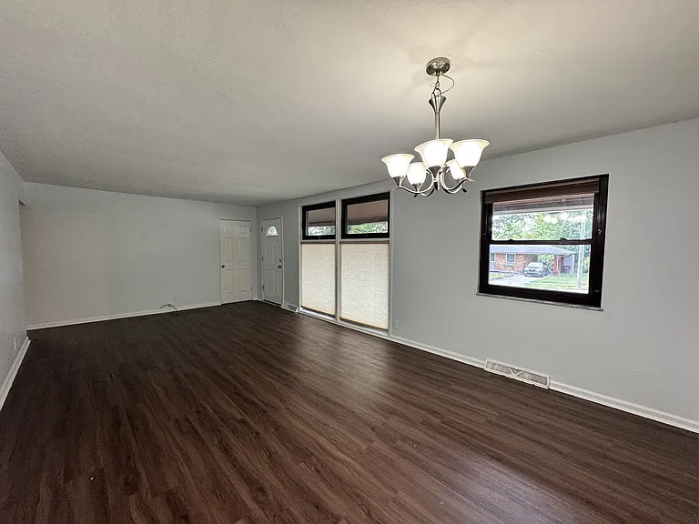 716 Cranford Dr — Photo 6