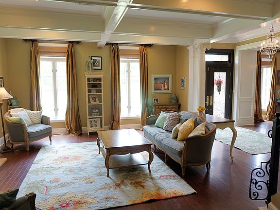 Formal  w/ Box Ceiling