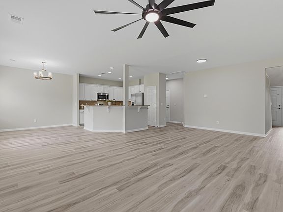 4th image of 691 Silver Moss Dr