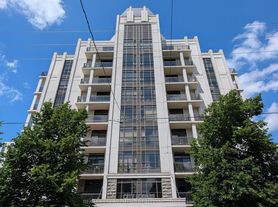 90 Charlton Ave W