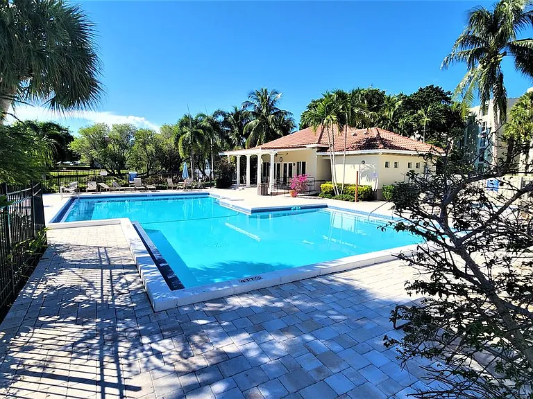 820 Lavers Cir #G409 — Photo 24