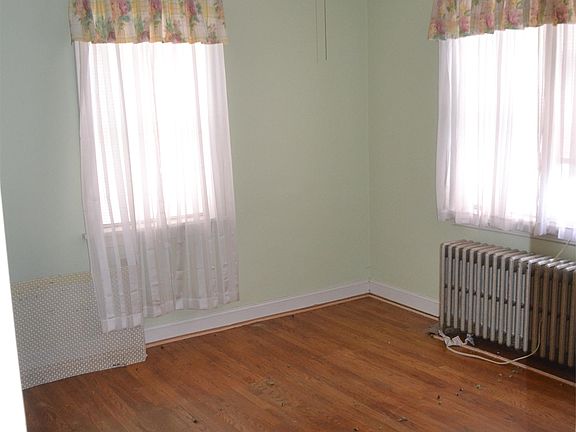 3rd image of 2326 Hord Ave