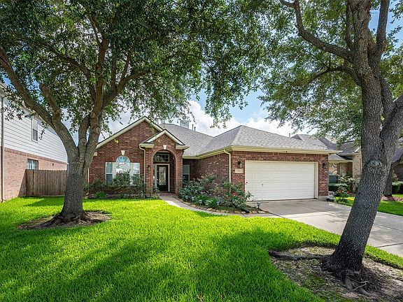 2nd image of 13922 Abbey Ln