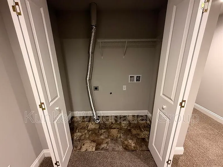 8401 Allied Way — Photo 21