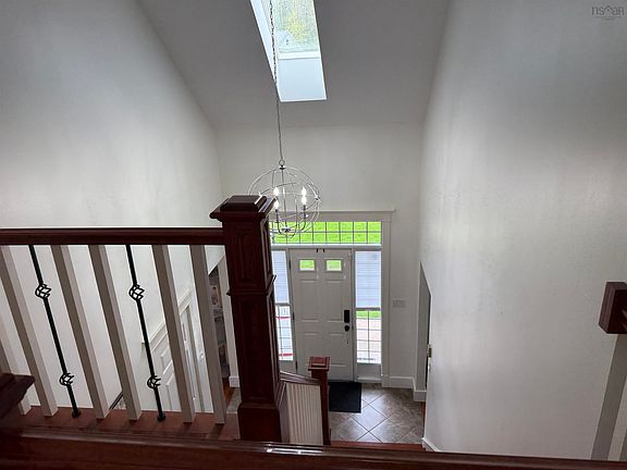 2nd image of 41 Birchview Cres