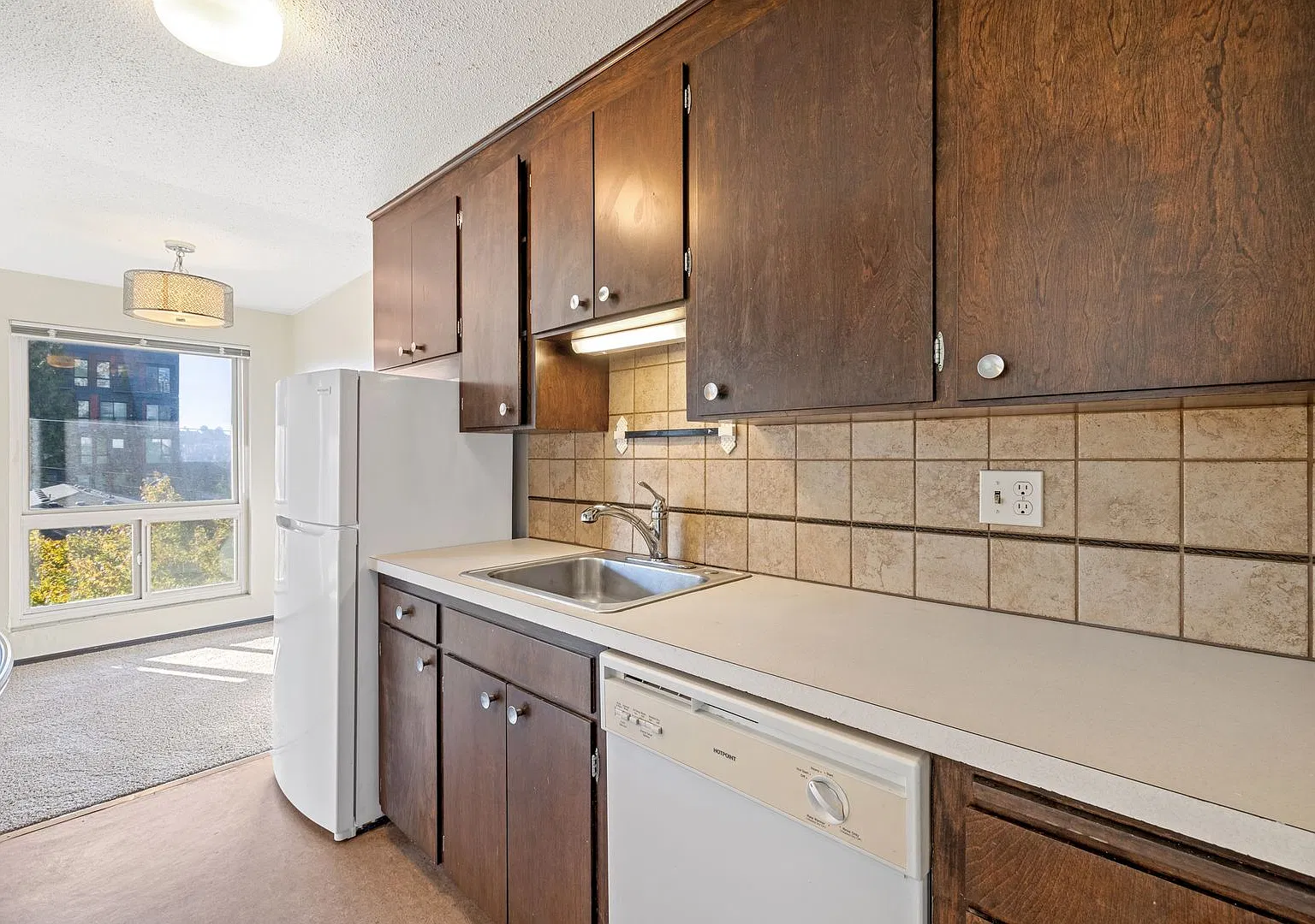 2210 Franklin Ave E (M) Franklin House — Photo 2