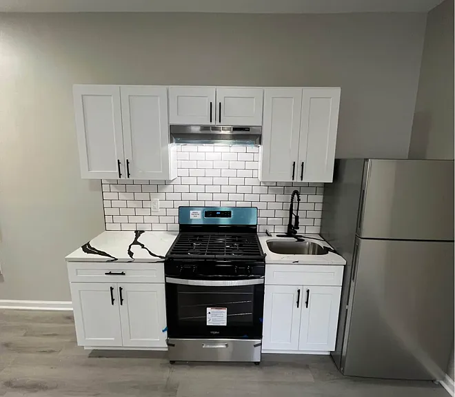 496 W State St #6 — Photo 1