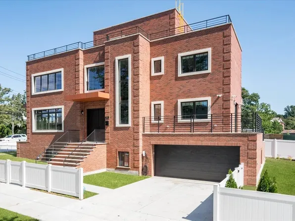 38-21 Regatta Place, NY 11363