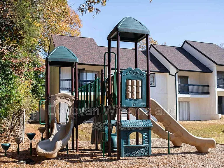 Woodland Park Apartments — Photo 10