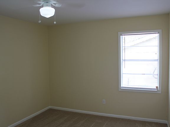 4th image of 722 W Avenue E