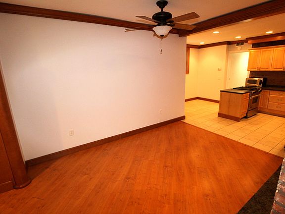 2nd image of 104 Caroline St
