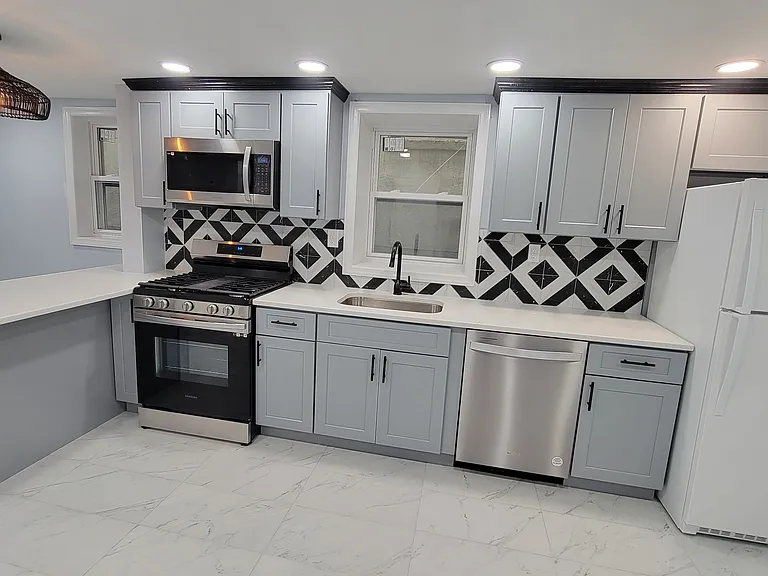 124 Leonard St #2 — Photo 3