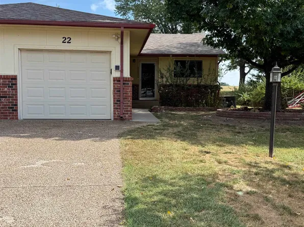 22 N Club House Dr, Augusta, KS 67010