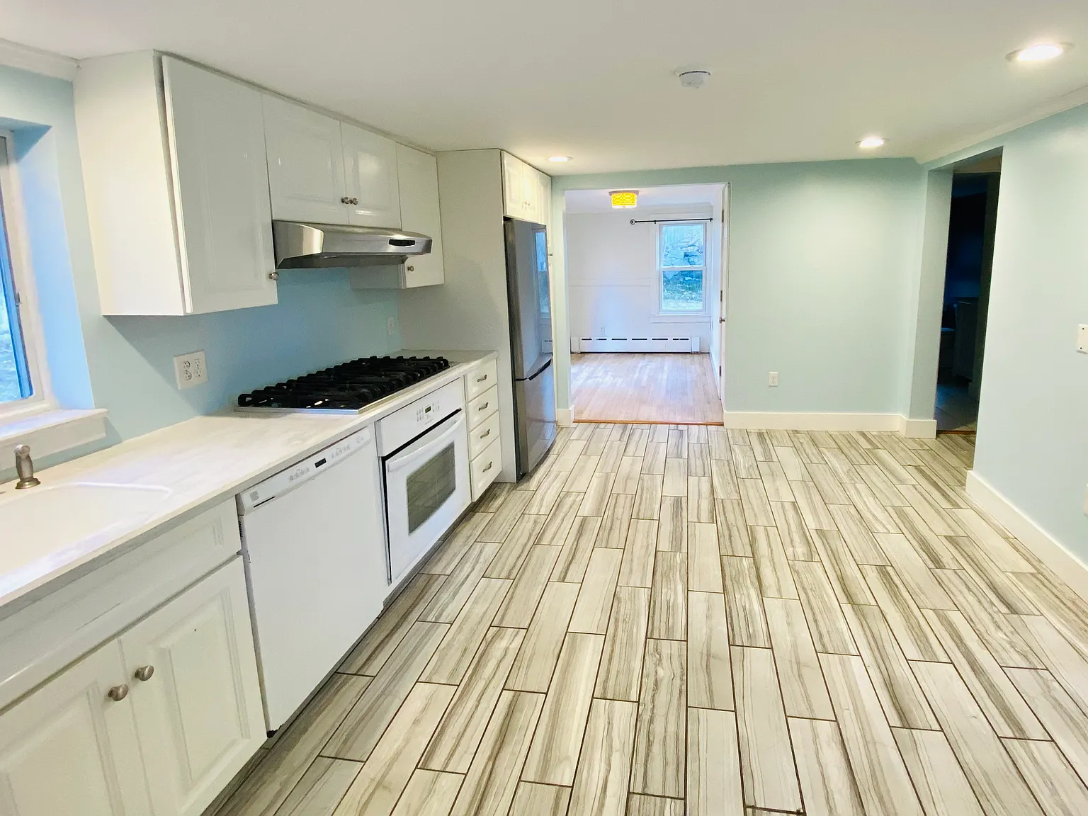 3 bed, 1218 sqft, $2,800 — Photo 2