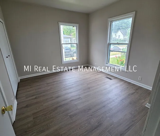 270 E Washington St #1 — Photo 5
