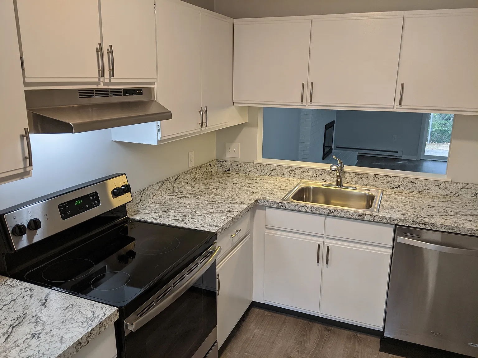 2 bed, 1.5 bath, 1123 sqft, $2,350 — Photo 3