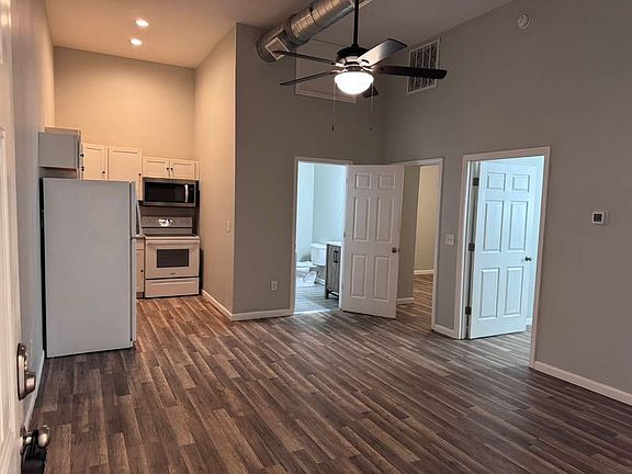 2nd image of 624 Washington St #1