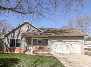 2 Stonehedge Ct, Madison, WI 53717