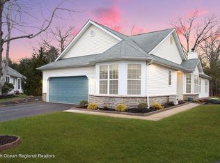 810 Tanglewood Ct, Whiting, NJ 08759