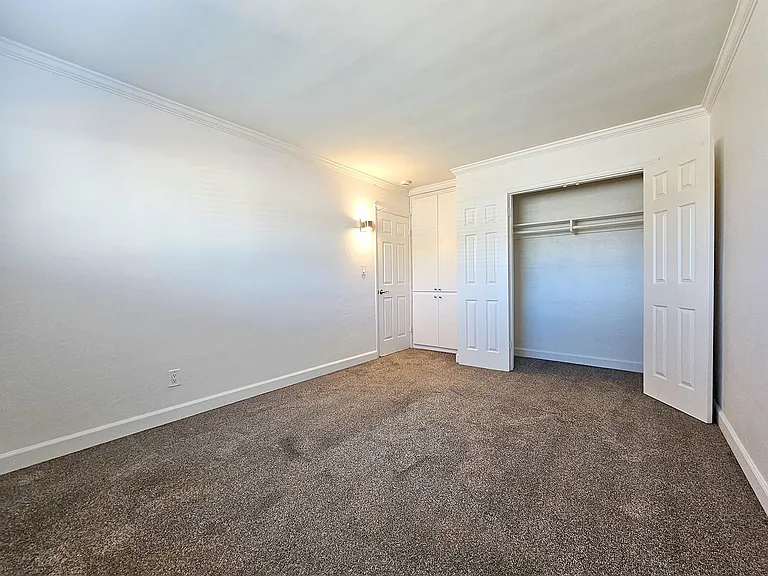 4418 Bond St — Photo 31