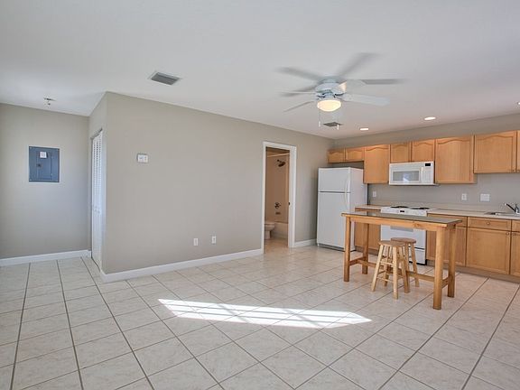 3rd image of 2106-1 Merrifield Ln