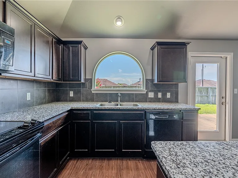 7433 Kolda Dr — Photo 10