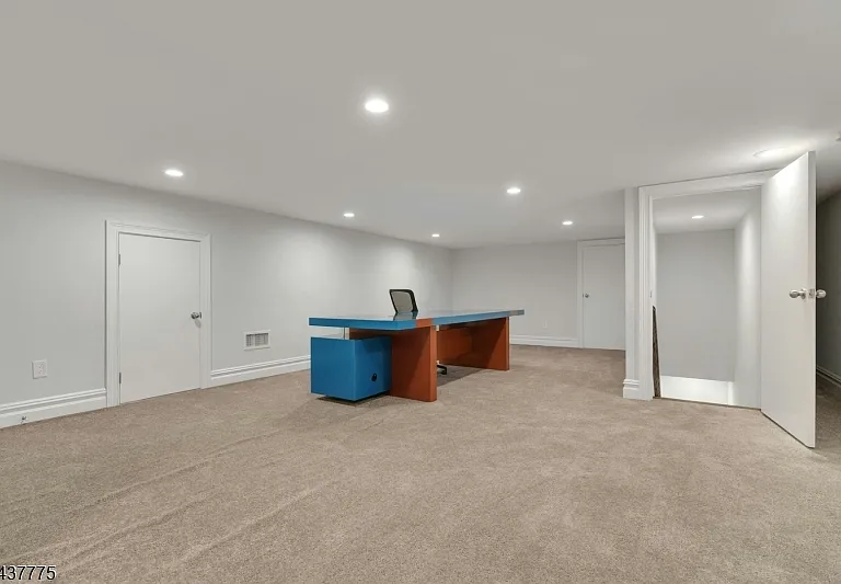 16 Exeter Rd — Photo 38
