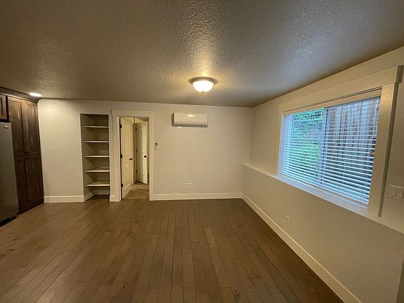 4th image of 2022 SE Harold St Unit B