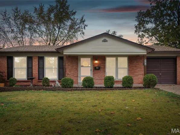290 Patterson Ln, Florissant, MO 63031